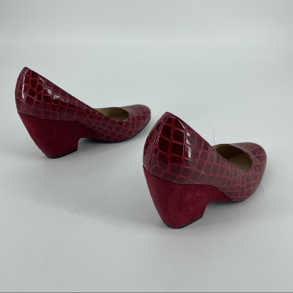 A.J. VALENCIA Red Closed Toe Heels Wedges - Picture 5 of 7